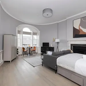  Apartment Joivy Modern Studio In New Town, On Historic George Street United Kingdom